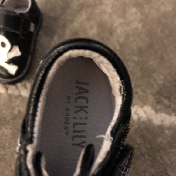 Jack and Lily skull leather baby shoes / 5 1/4 inches long / never worn - Picture 2 of 6
